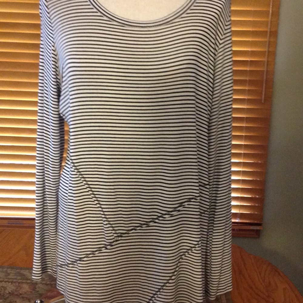 Inc black and white top